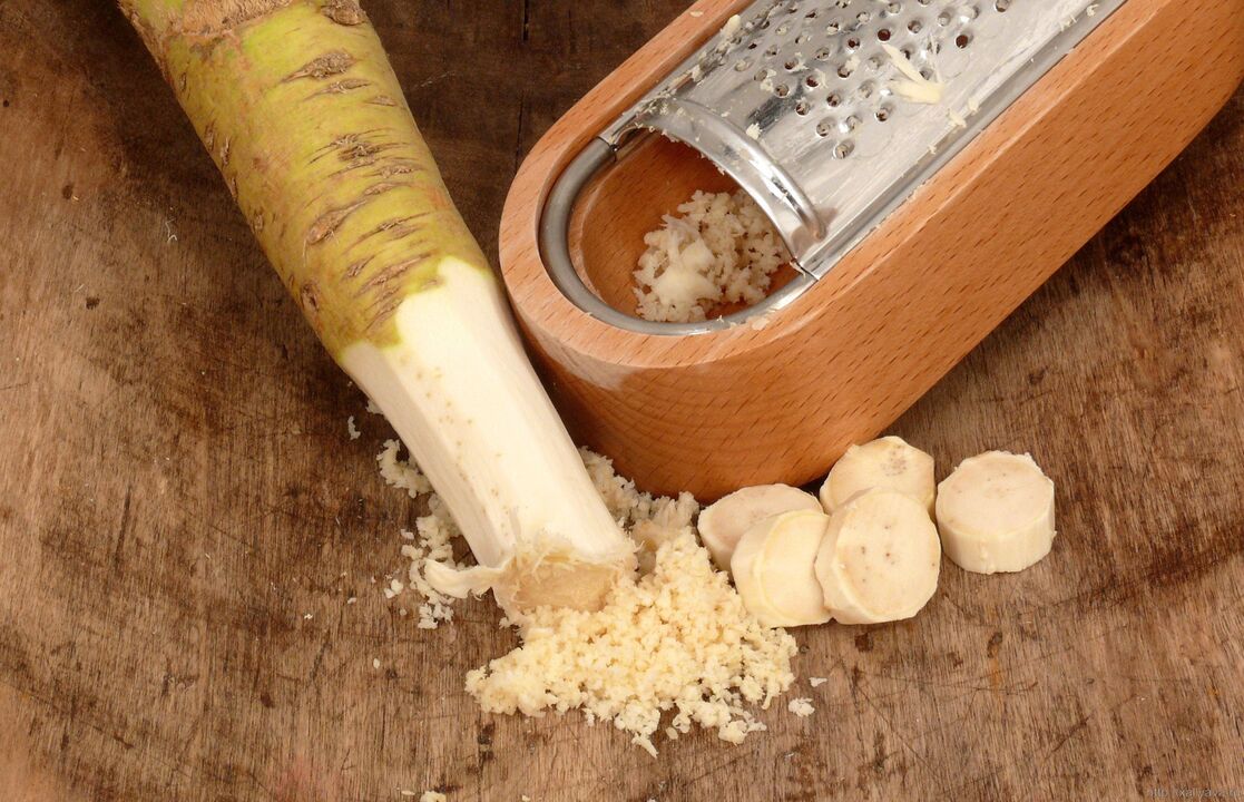 Grated carrot root to prepare a medicinal poultice for lumbar osteochondrosis